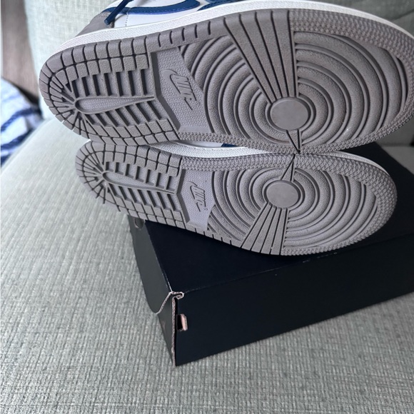 Jordan 1 Retro High OG - Picture 6 of 6